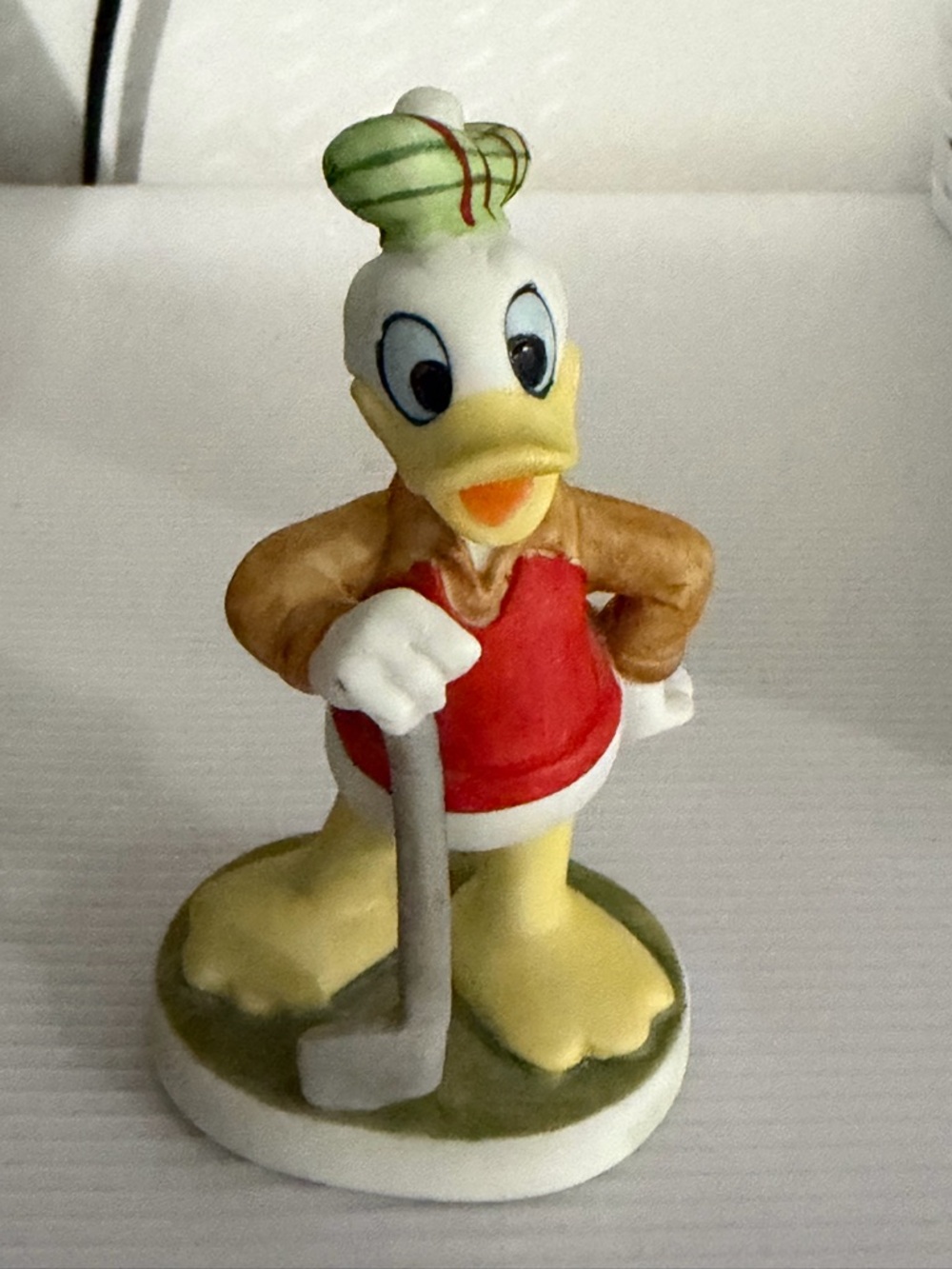 VINTAGE WALT DISNEY PRODUCTIONS DONALD DUCK GOLFER FIGURINE